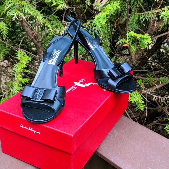 Salvatore Ferragamo LIDA Leather Slingbacks - Picture 2 of 11